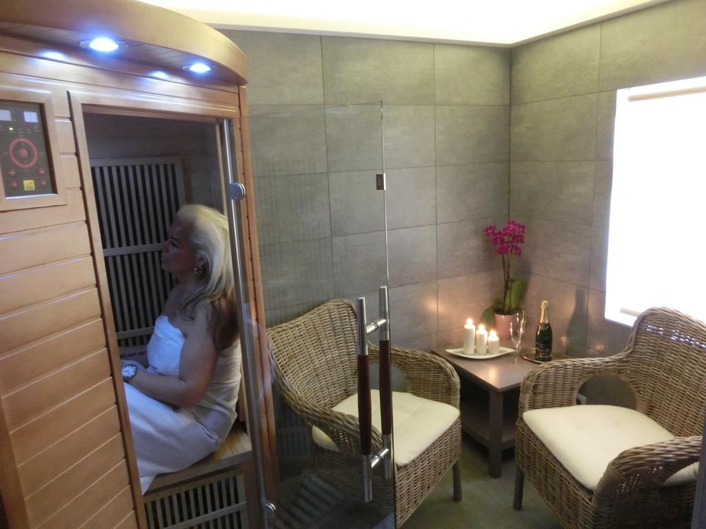 Dvur Stran & Wellness Hotel Карлови Вари Екстериор снимка