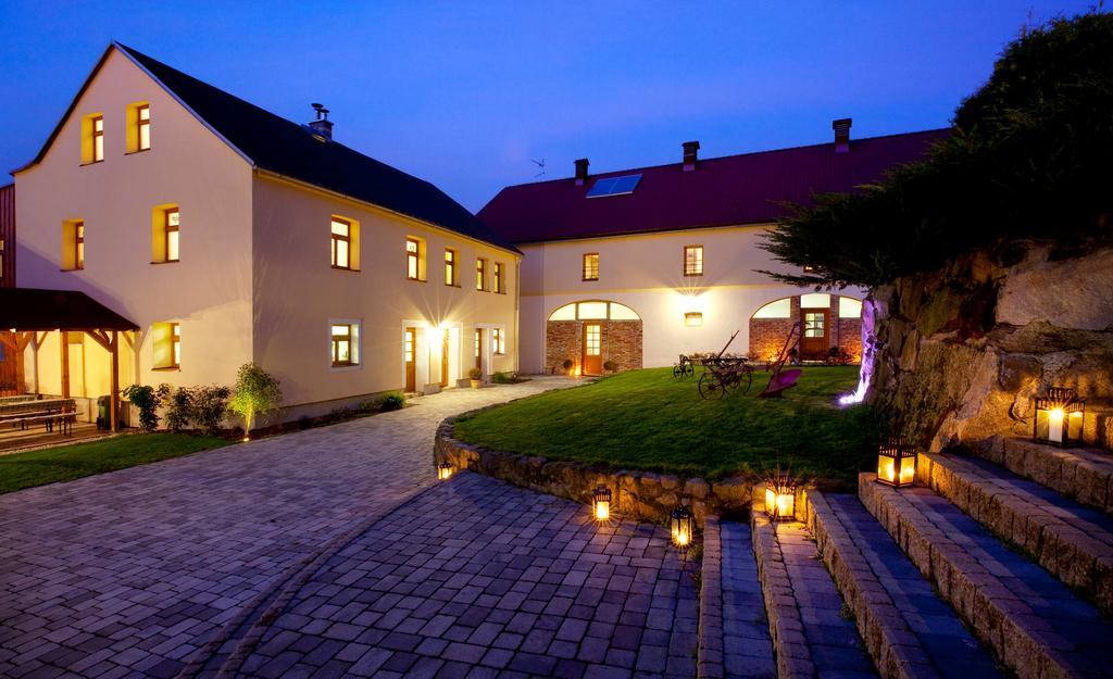 Dvur Stran & Wellness Hotel Карлови Вари Екстериор снимка