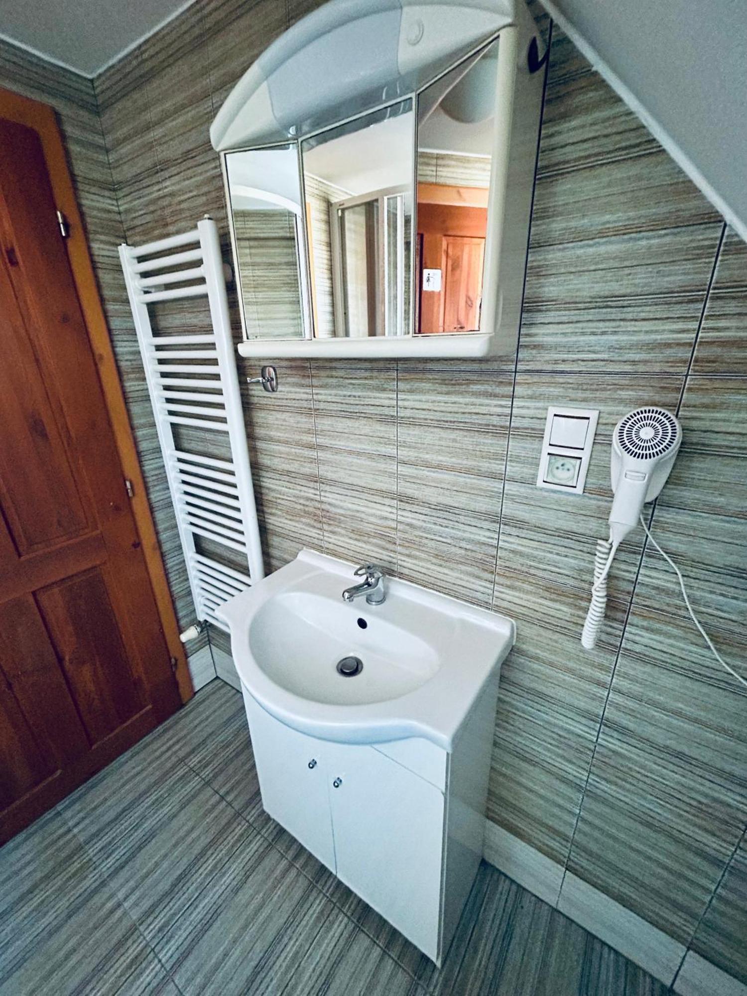 Dvur Stran & Wellness Hotel Карлови Вари Екстериор снимка