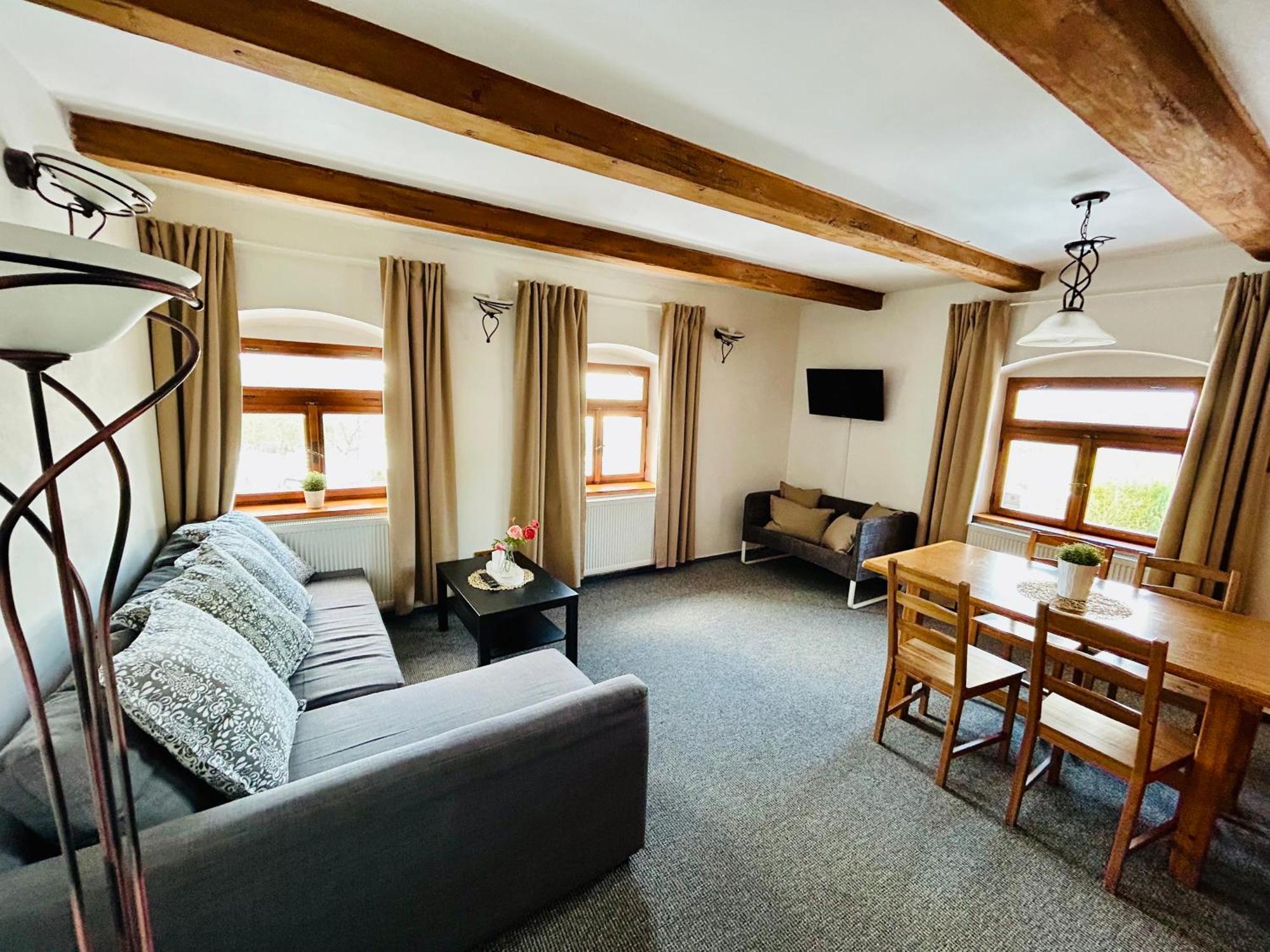 Dvur Stran & Wellness Hotel Карлови Вари Екстериор снимка