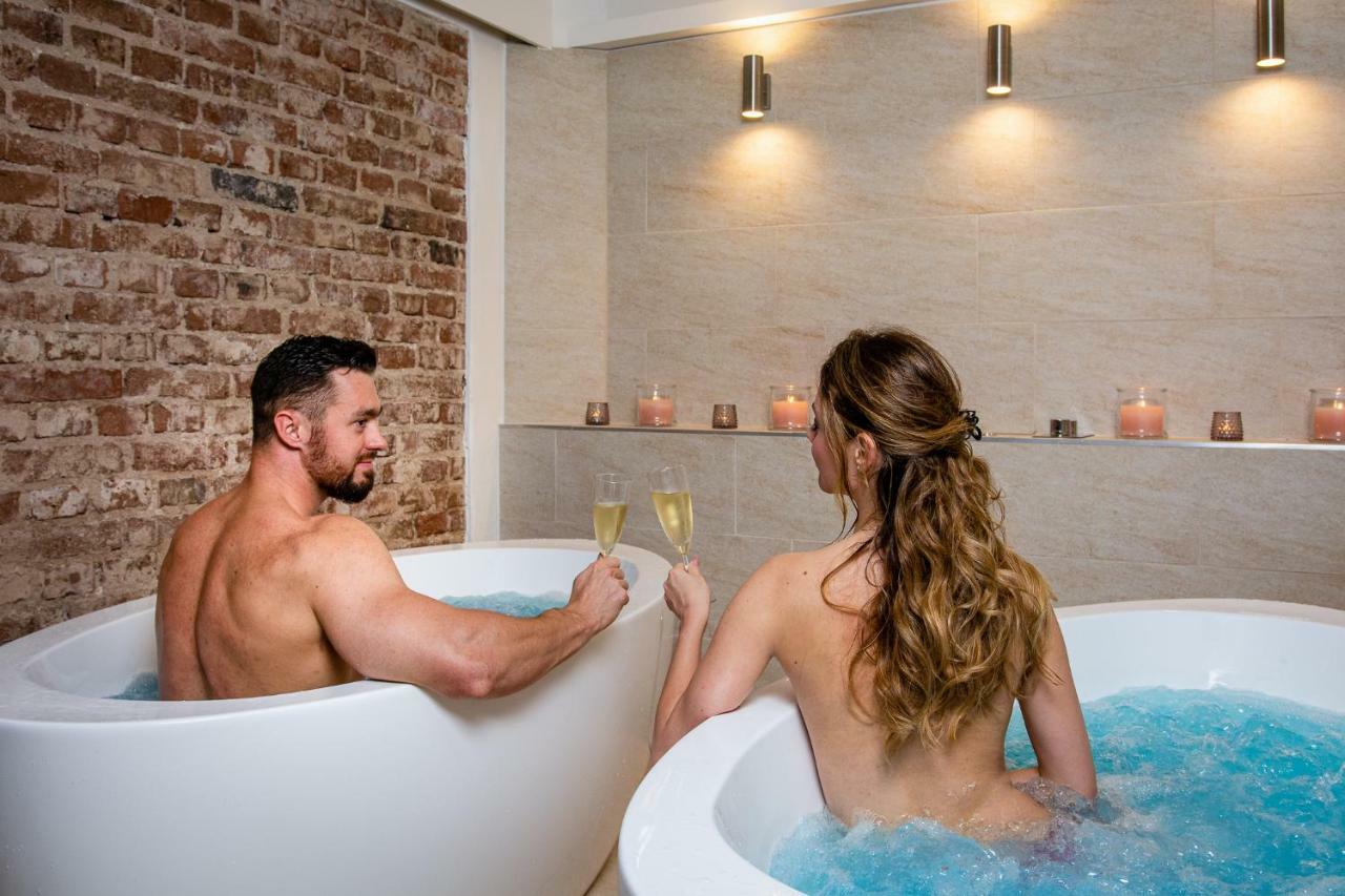 Dvur Stran & Wellness Hotel Карлови Вари Екстериор снимка