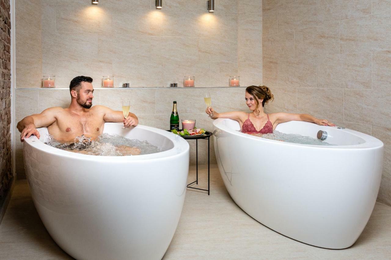 Dvur Stran & Wellness Hotel Карлови Вари Екстериор снимка